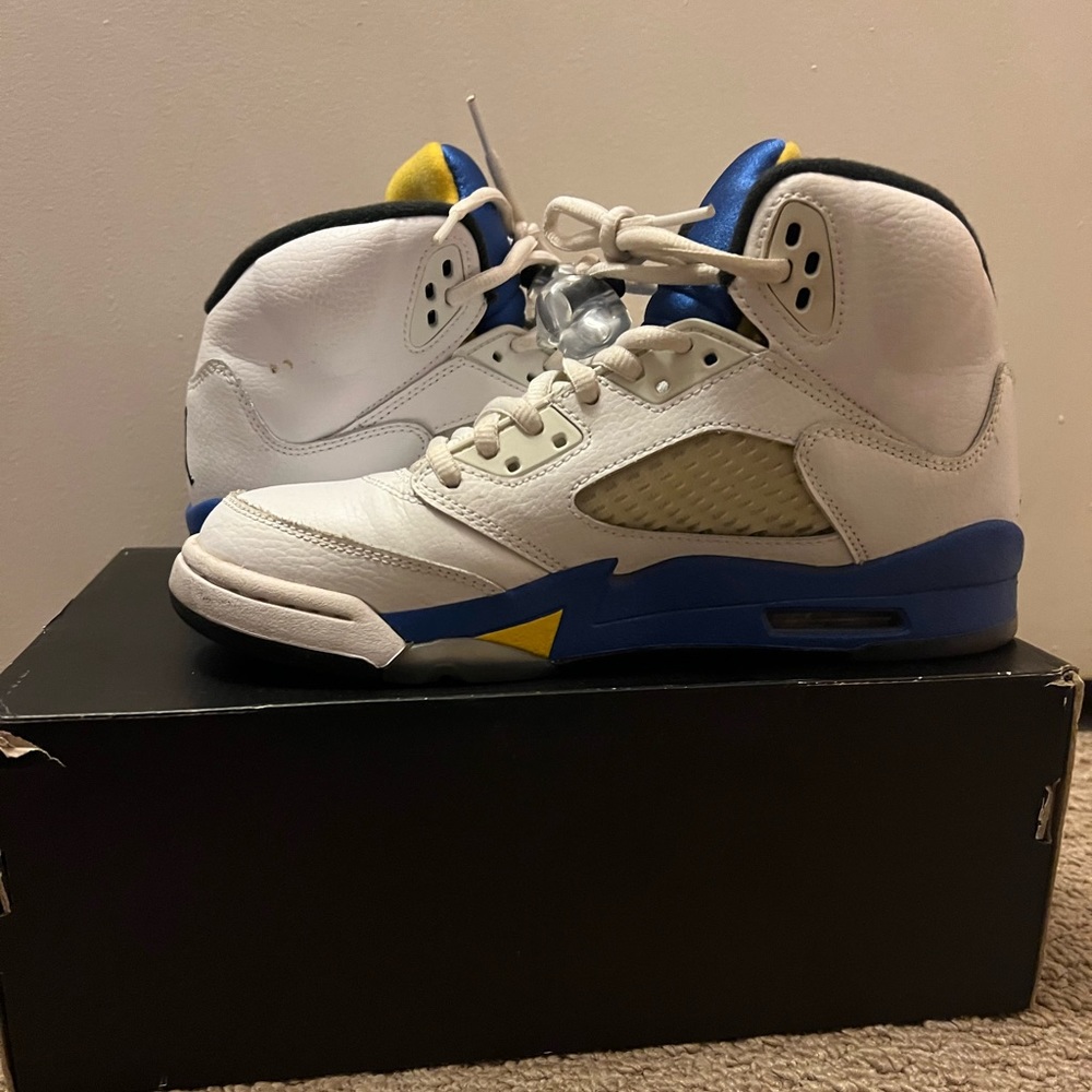 Air Jordan V. GS Size 5.5 (Women’s Size 7)